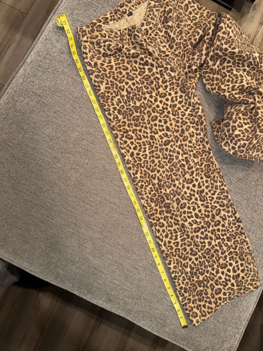 American Eagle Low Rise Cheetah Jeans - Picture 13 of 14
